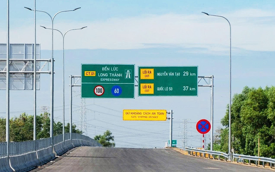 nhung-bien-bao-xuat-hien-tren-cao-toc-ma-tai-moi-thuong-chu-quan-1