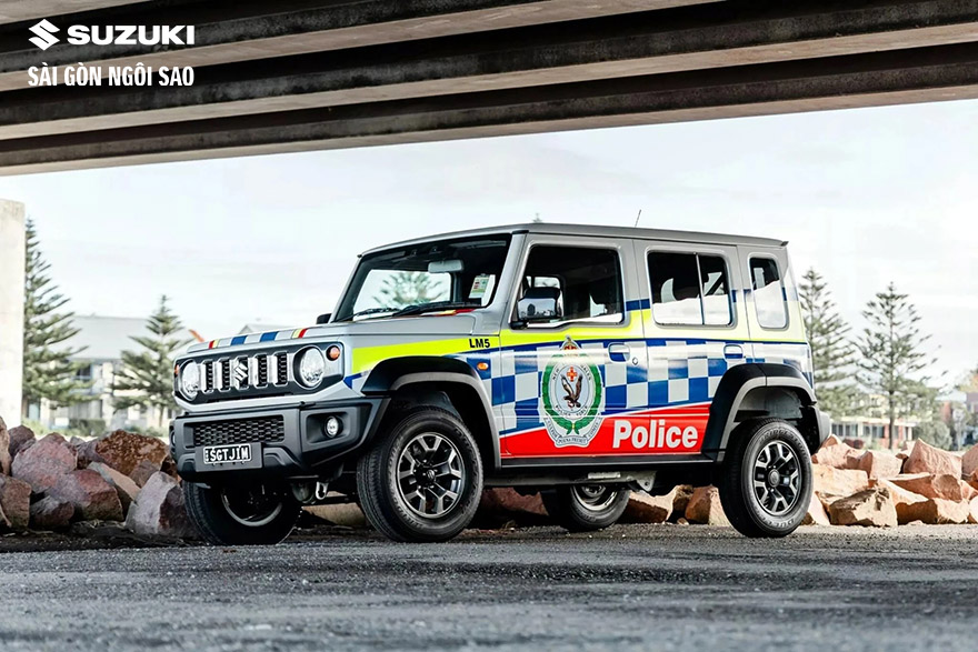 mau-suv-dia-hinh-co-nho-jimny-duoc-bo-sung-vao-doi-xe-canh-sat-tai-australia-1