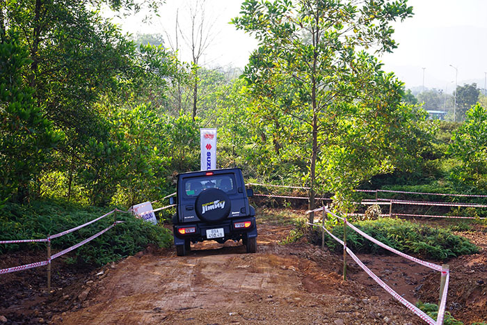 ngac-nhien-voi-kha-nang-off-road-cua-suzuki-jimny-tai-thanh-dia-dong-mo-10