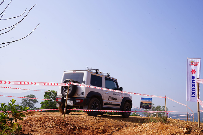 ngac-nhien-voi-kha-nang-off-road-cua-suzuki-jimny-tai-thanh-dia-dong-mo-4