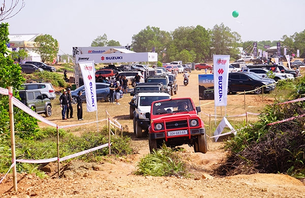 SUZUKI JIMNY TRÊN CUNG ĐƯỜNG OFF-ROAD: XỨNG ĐÁNG ĐƯỢC DÂN CHƠI SĂN ĐÓN