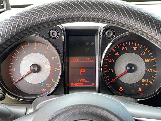 suzuki-jimny-vang-noc-den-model-2024-xe-moi-dang-ky-2025-8