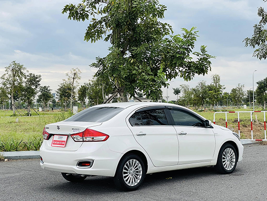 suzuki-ciaz-trang-model-2022-dang-ky-2023-xe-moi-odo-thap-2