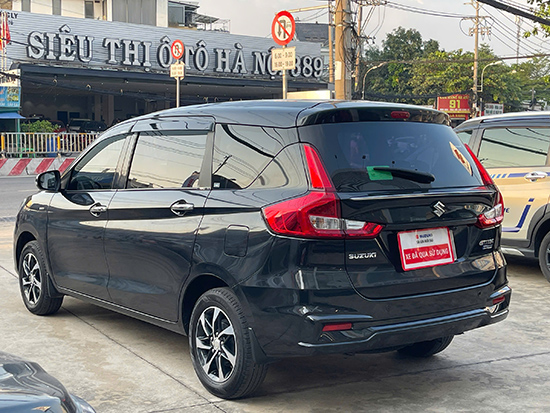 suzuki-ertiga-hybrid-at-mau-den-model-2023-xe-moi-dang-ky-2024-4